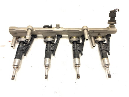 Vstřikovací rampa BMW 5 (G30, F90) 2016 - 2022 7639990