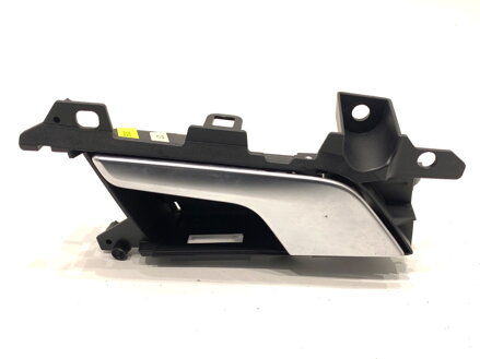 Klika vnitřní levá zadní Audi A4 B9 Avant (8W5, 8WD) 2015 - 2025 8W0839019A