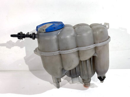 Vyrovnávací nádobka chladicí kapaliny Audi A4 B9 Avant (8W5, 8WD) 2015 - 2025 8W0121405E