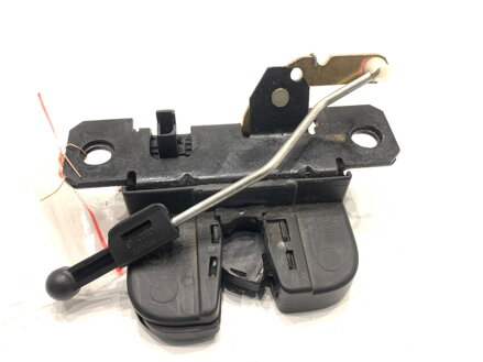 Zámek víka kufru zadní VW Touareg (7LA, 7L6, 7L7) 2002 - 2013 7L6827505