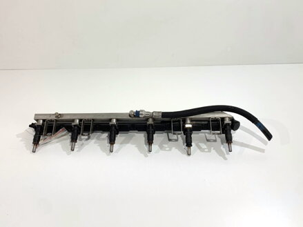 Vstřikovací rampa BMW 3 Coupe (E92) 2005 - 2013 7542541