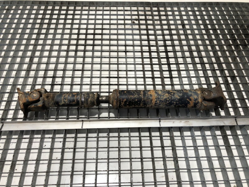 Hnací hřídel přední Nissan Terrano I (WD21) 1986 - 1996