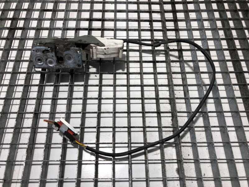 Zámek dveří levý přední Scania 4 - Series 1995 - 2008