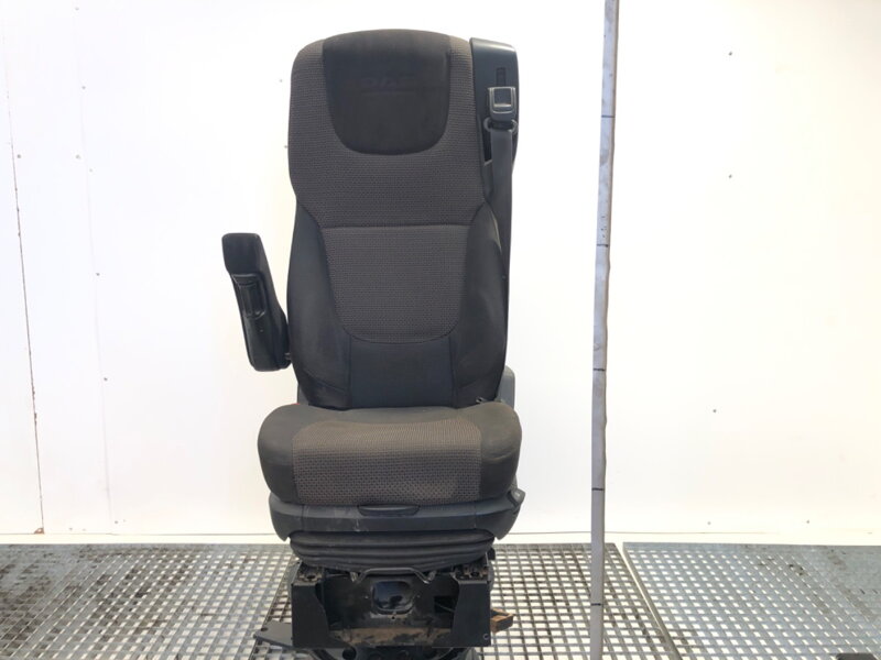 Sedadlo levé přední DAF XF 106 2013-2022