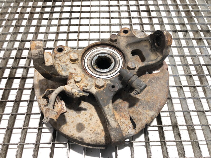 Otoč pravá přední Mitsubishi L200 / Triton (KA_T, KB_T) 2004 - 2016