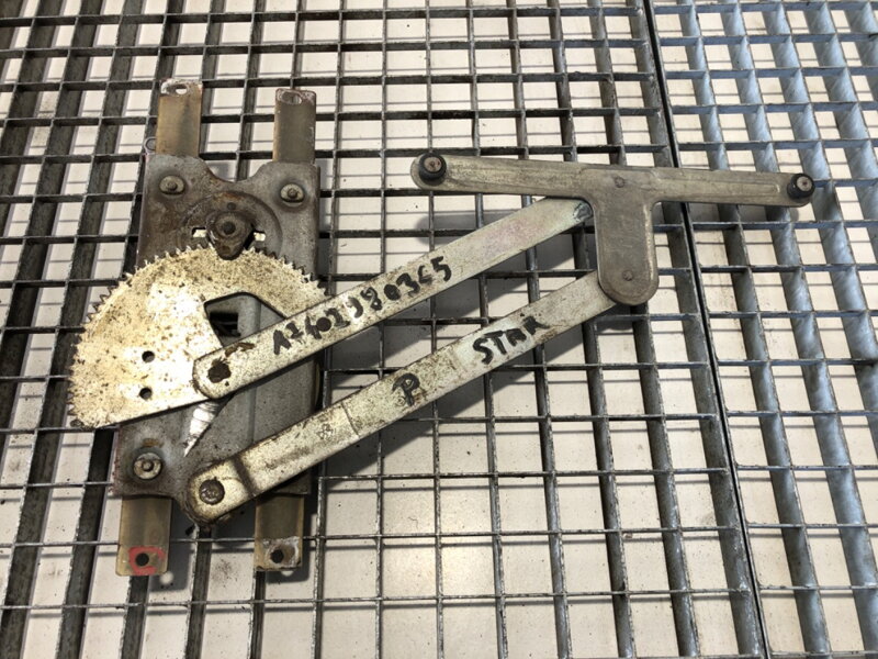 Stahovačka okna pravá přední Star 244