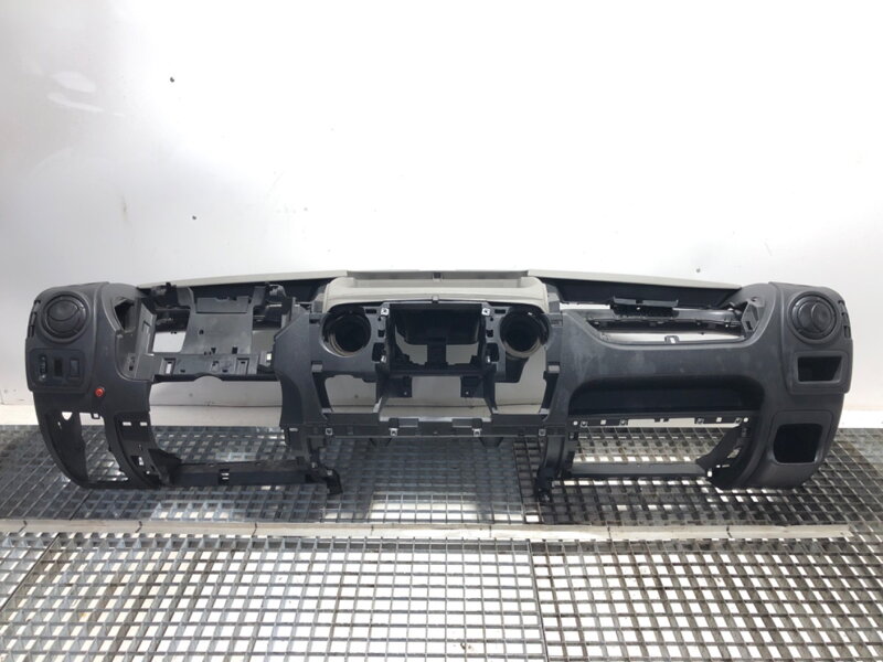 Palubní deska / kokpit Renault Master III Autobus (JV) 2011 - 2022 681000035R