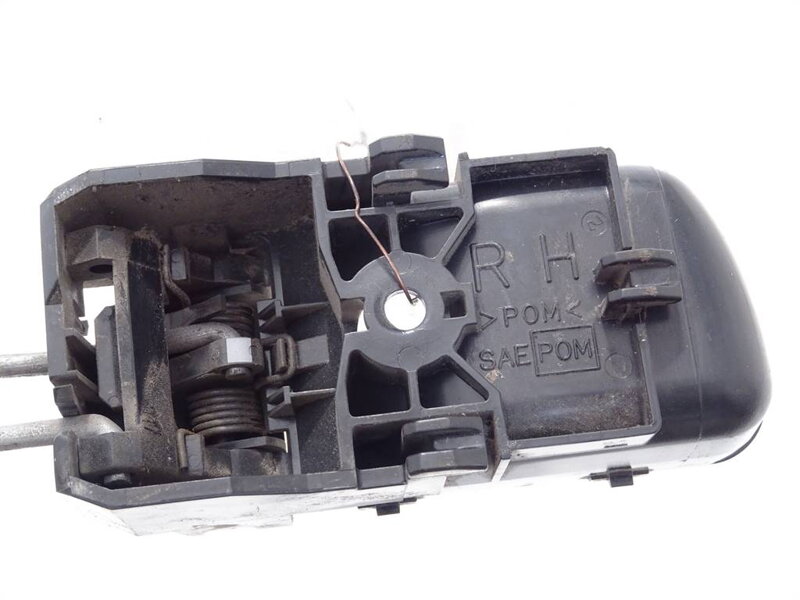 Klika přední pravá vnitřní Nissan Cabstar (F24M, F24W) 2006 - 2013