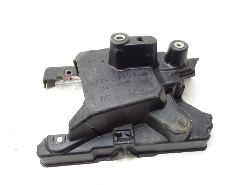 Plast montážní uchycení Lexus RC (_C1_) 2014 - 2022 74431-24060