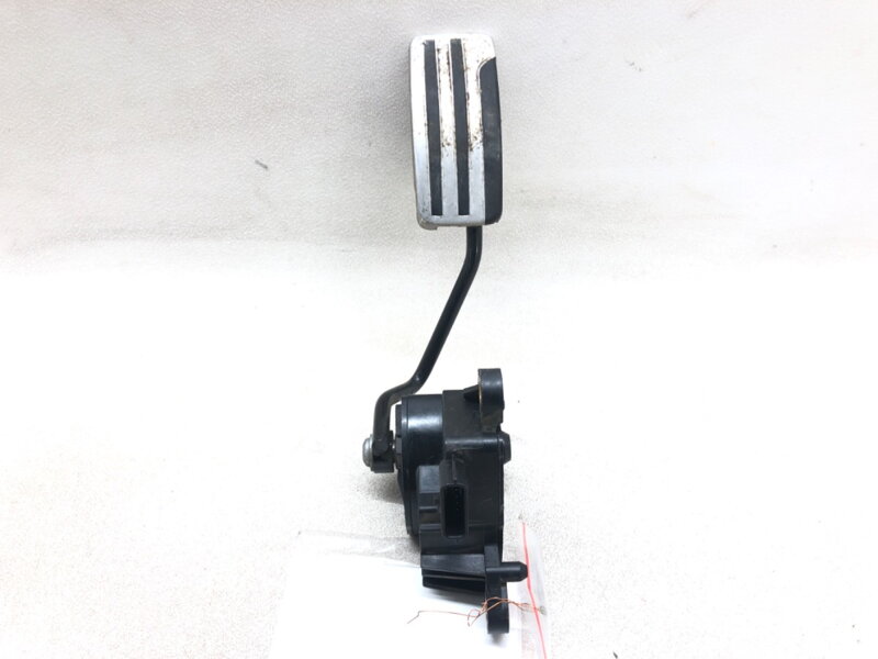 Plynový pedál Nissan Sentra VI (B16) 2006 - 2013 18002ET80C