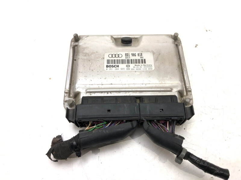 Řídicí jednotka motoru Audi A3 (8L1) 1996 - 2006 8D1906018