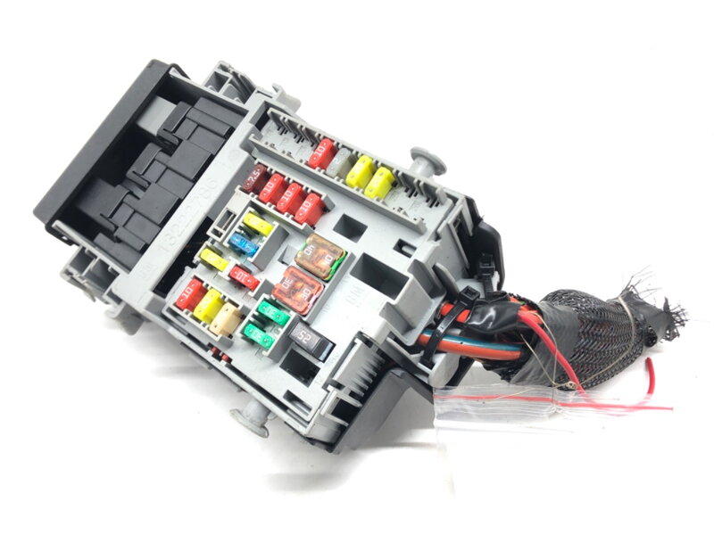 Pojistková skříňka Opel Insignia A (G09) 2008 - 2017 13222786