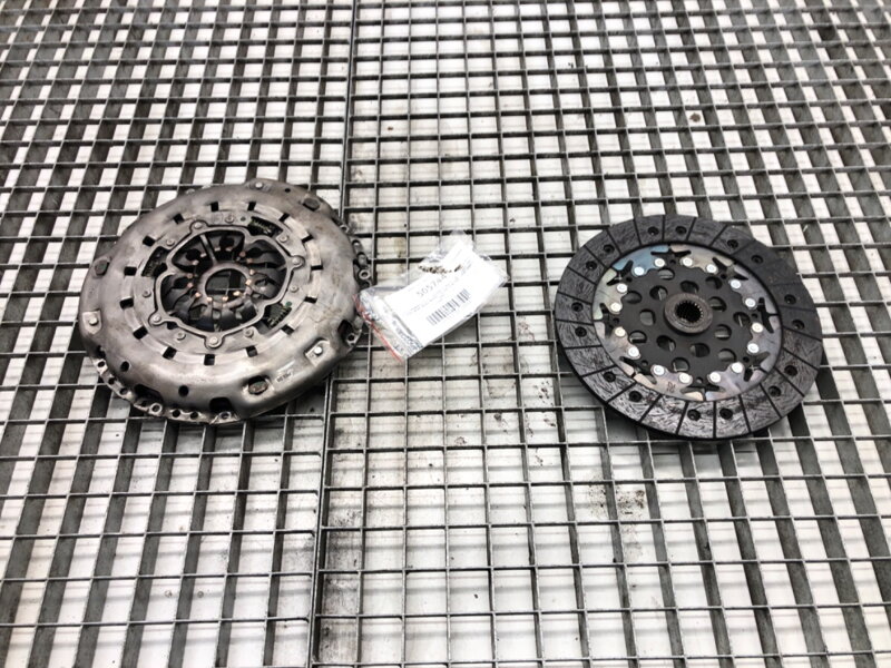 Spojka kotouč přítlačný talíř Renault Laguna II (BG0/1_) 2001 - 2007 324039310