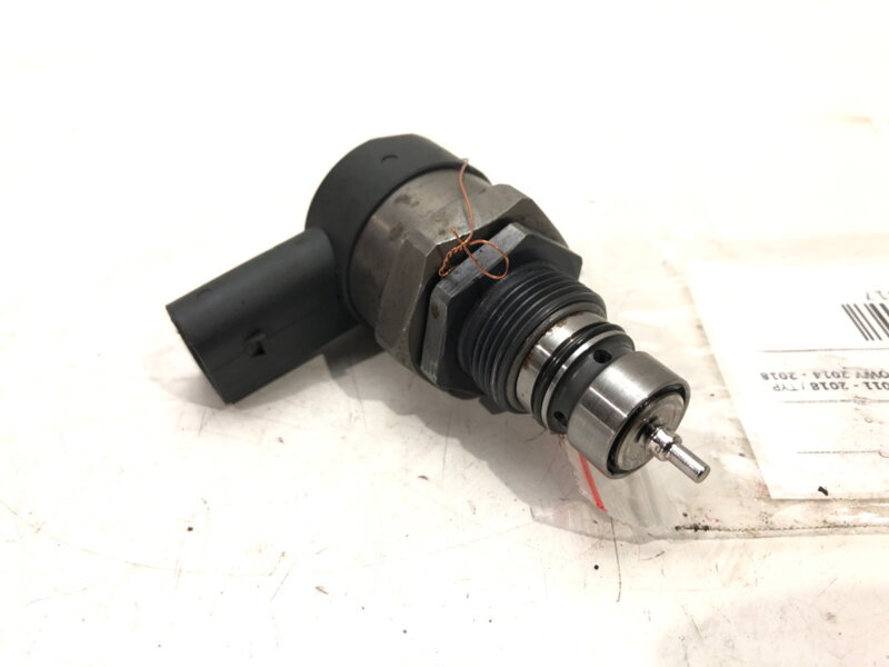 Čidlo tlaku paliva Audi A6 C7 Avant (4G5, 4GD) 2011 - 2018 057130764AM