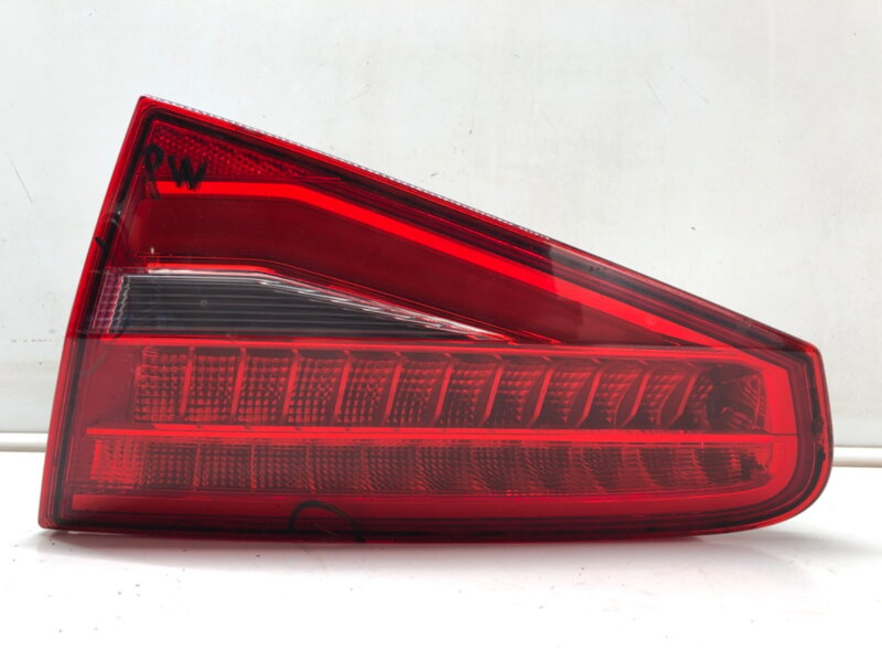 Světlo zadní pravé vnitřní Audi A4 B8 (8K2) 2007 - 2015 01091704