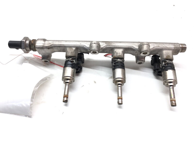 Vstřikovací rampa Skoda Fabia III Kombi (NJ5) 2014 - 2022 04C133320G 04E906036AT