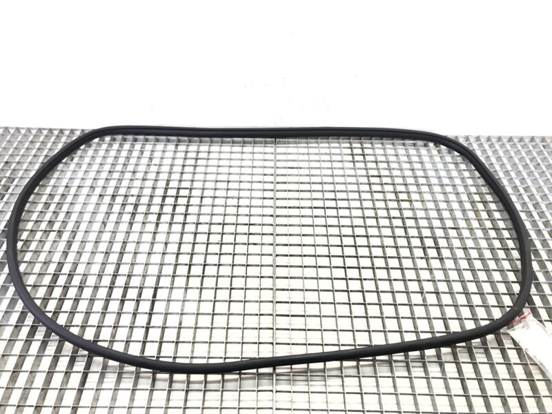 Těsnění dveří přední pravé Suzuki SX4 S-cross (JY) 2013 - 2022