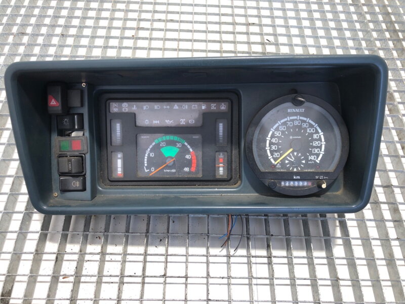 Přístrojová deska rozváděcí budíky Renault Trucks Marco Polo