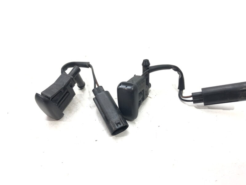 Trysky ostřikovačů S kapoty sada BMW 1 (E87) 2003 - 2013 7110851