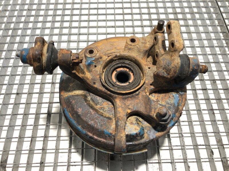 Otoč náboj pravá přední Nissan Terrano I (WD21) 1986 - 1996