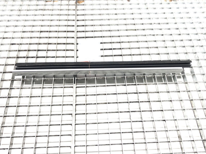 Lišta stírací zadní levá chrom BMW 7 (F01, F02, F03, F04) 2008 - 2015