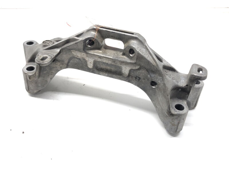 Držák motoru Peugeot 308 II (LB_, LP_, LW_, LH_, L3_) 2013 - 2021 9813582980