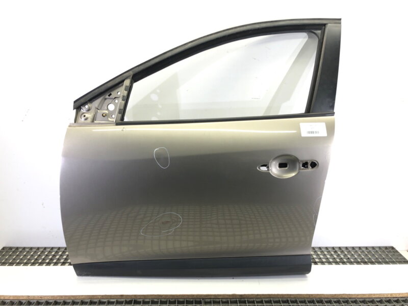 Dveře levé přední Renault Megane III Liftback (BZ0/1_, B3_) 2008 - 2022