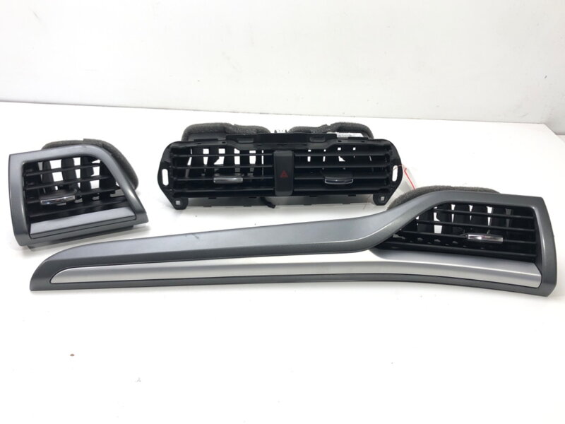 Mřížky ventilace přední sada Ford Mondeo V Liftback (CE) 2014 - 2022 DS73-F018B08-B DS73-F018B08-BRW