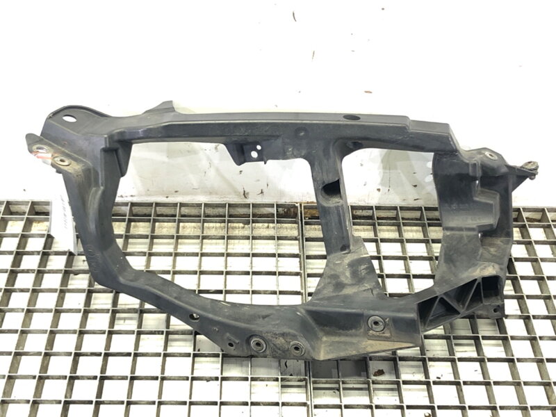 Rámeček uchycení světla pravé Mitsubishi Colt VI (Z3_A, Z2_A) 2002 - 2012 MN105060