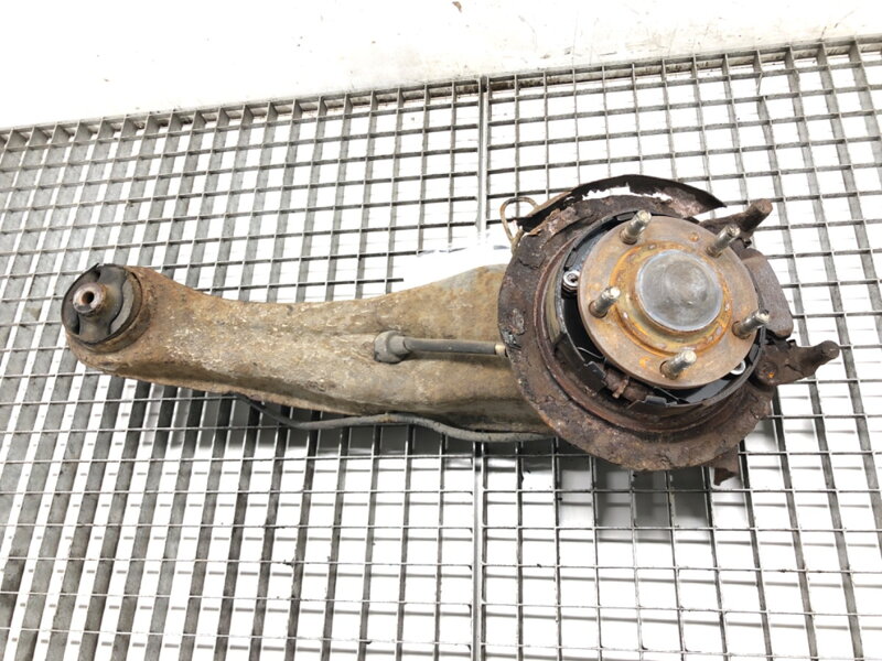 Otoč zadní levá náboj Mitsubishi Outlander I (CU_W) 2001 - 2008