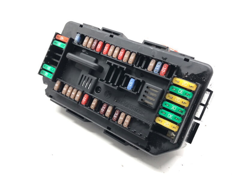 Pojistková skříňka BMW 3 (F30, F80) 2011 - 2018 9389068