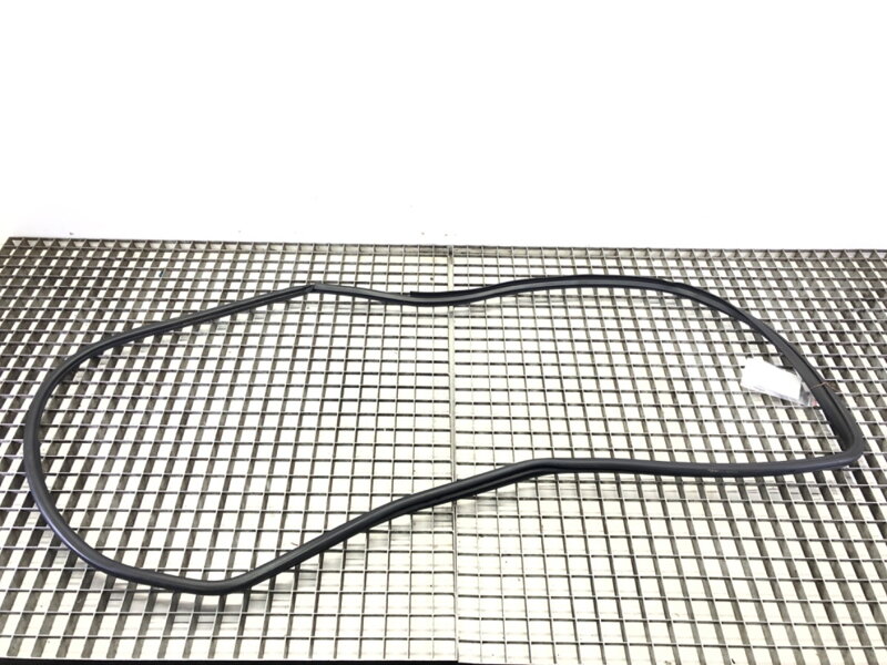 Těsnění dveří přední pravé Toyota Avensis Sedan (_T27_) 2008 - 2018