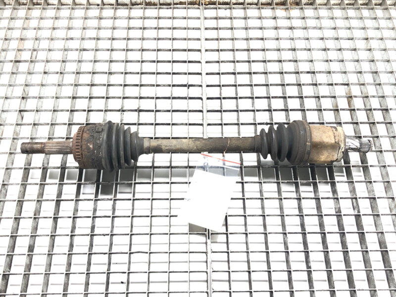 Poloosa levá přední Nissan Almera II (N16) 2000 - 2022