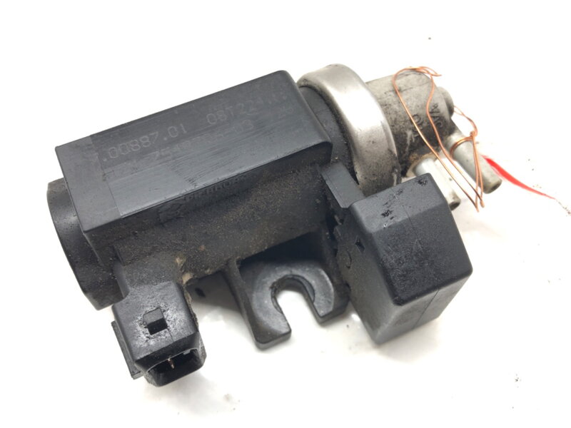 Ventil podtlaku BMW 7 (F01, F02, F03, F04) 2008 - 2015 7548706