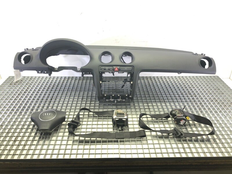 Palubní deska / kokpit polštáře pásy sada Audi A3 (8P1) 2003 - 2013