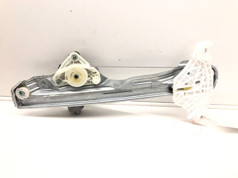 Stahovačka okna levá zadní Hyundai Kona (OS, OSE, OSI) 2017 - 2022 83401-J9000