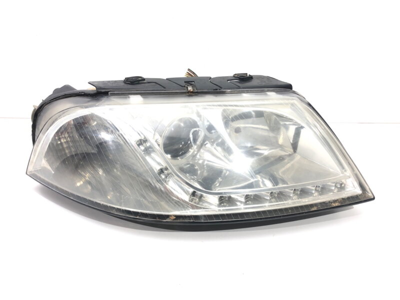 Světlo pravé přední LED VW Passat B5 . 5 Variant (3B6) 2000 - 2005