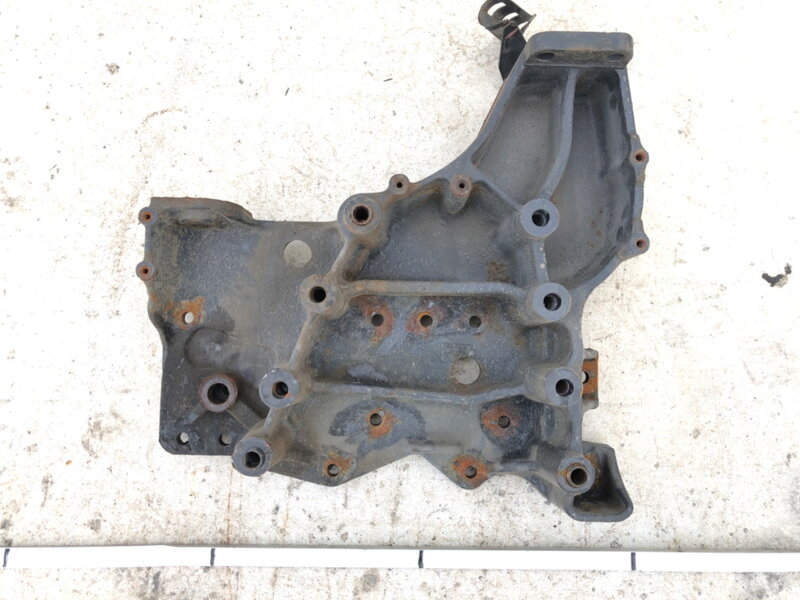 Konzole rámu přední pravý Renault Trucks Magnum 1990 - 2022 5010574082