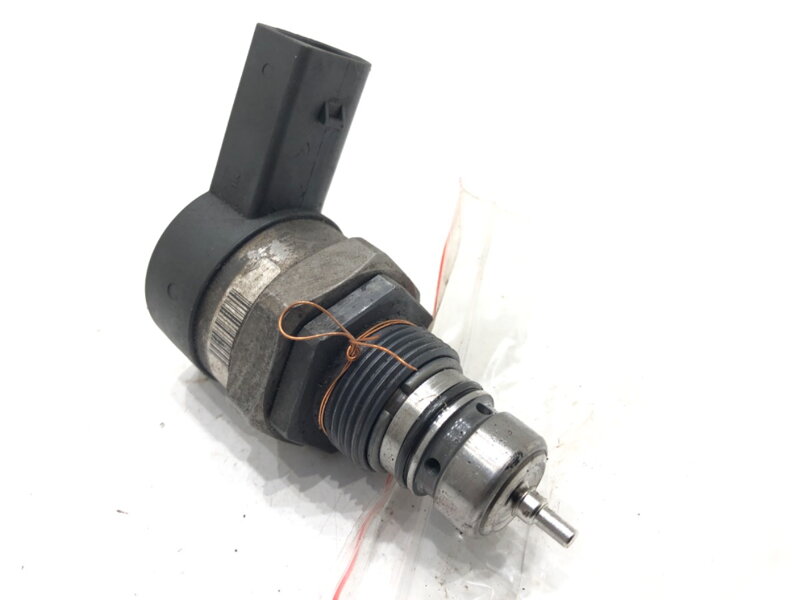 Čidlo tlaku paliva Audi A6 C7 Avant (4G5, 4GD) 2011 - 2018 057130764AE