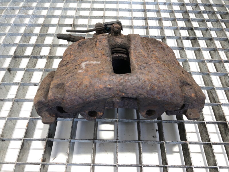 Brzdový třmen levý přední Mercedes-benz Sprinter 2-T Autobus (B901, B902) 1995 - 2006