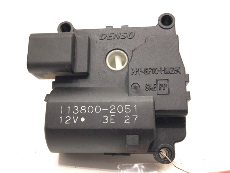 Motor radiátoru topení Toyota Avensis Kombi (_T25_) 2003 - 2008 113800-2051