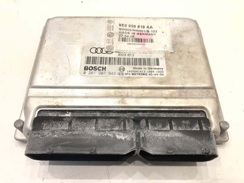 Řídicí jednotka motoru Audi A4 B6 Avant (8E5) 2000 - 2005 0261207943 8E0909518AA