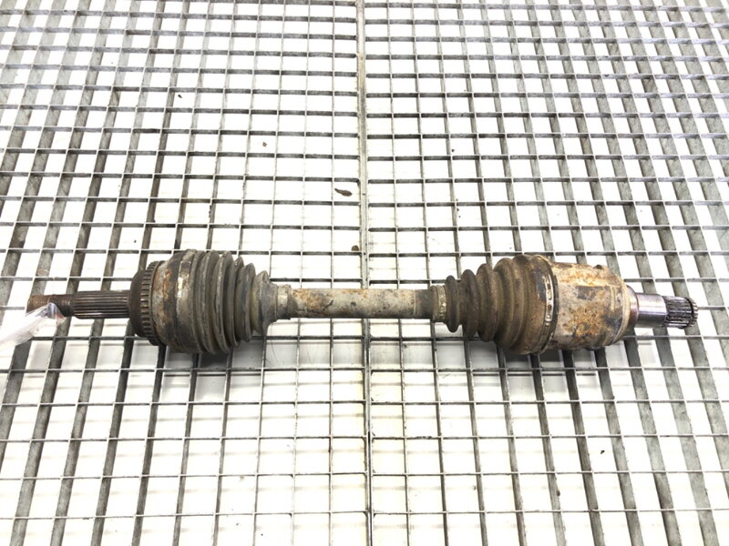 Poloosa levá přední Toyota Corolla (_E12_) 2001 - 2007