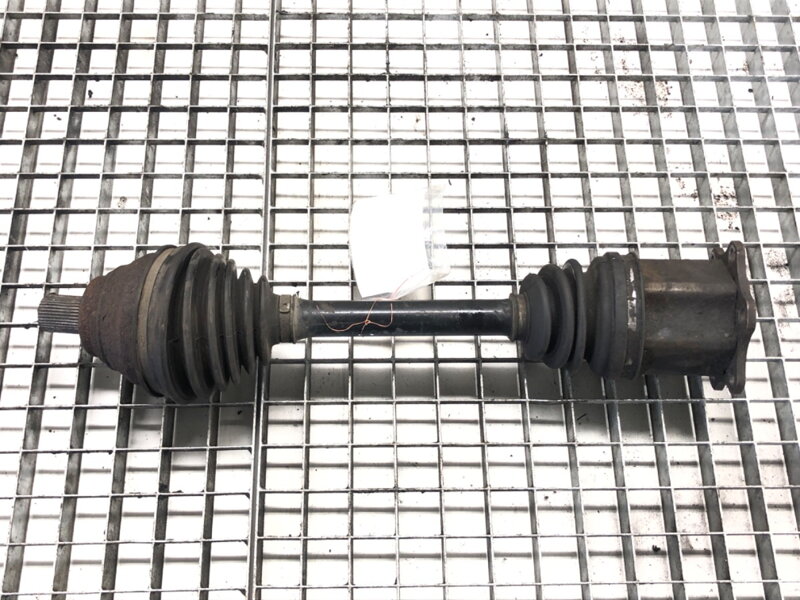 Poloosa levá přední VW Passat B7 Variant (365) 2010 - 2015