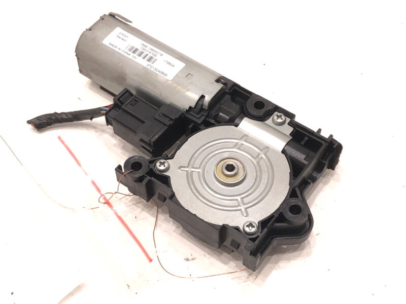 Motorek střešního okna KIA Stinger (CK) 2017 - 2022 10031678B