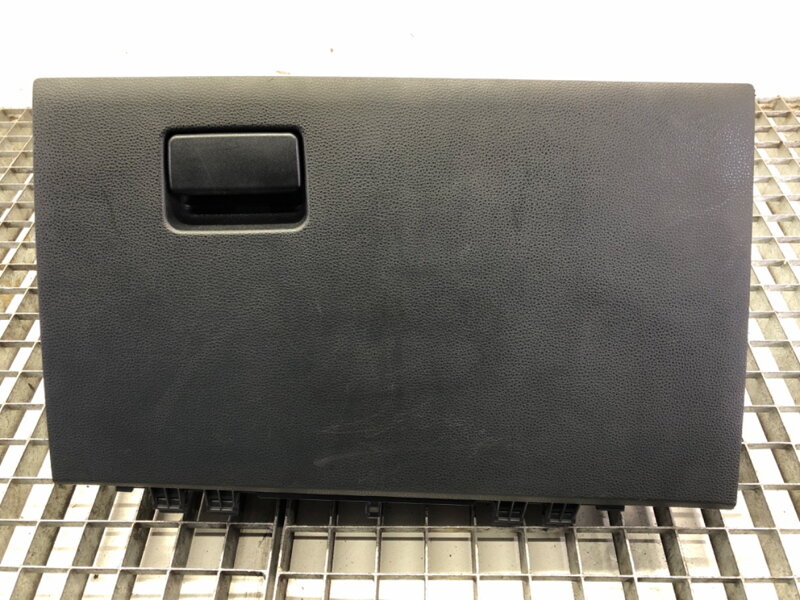 Odkládací schránka spolujezdce Toyota Corolla Liftback (_E21_) 2018 - 2022