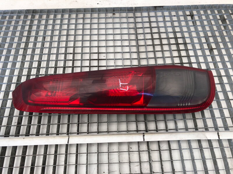 Světlo levé zadní Nissan X-trail I (T30) 2001 - 2013