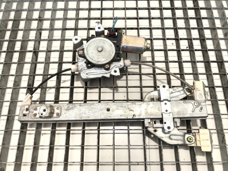 Stahovačka okna pravá zadní Nissan X-trail I (T30) 2001 - 2013