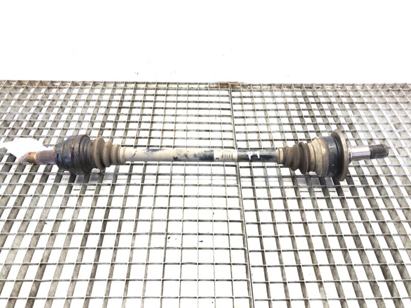 Poloosa pravá zadní BMW 5 Touring (F11) 2009 - 2017 7581018