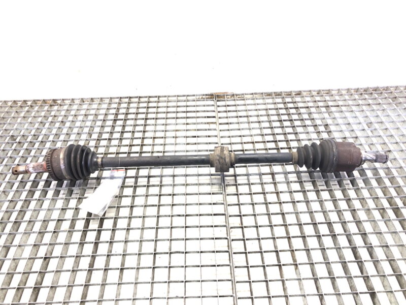 Poloosa pravá přední Nissan Primera (P12) 2002 - 2022